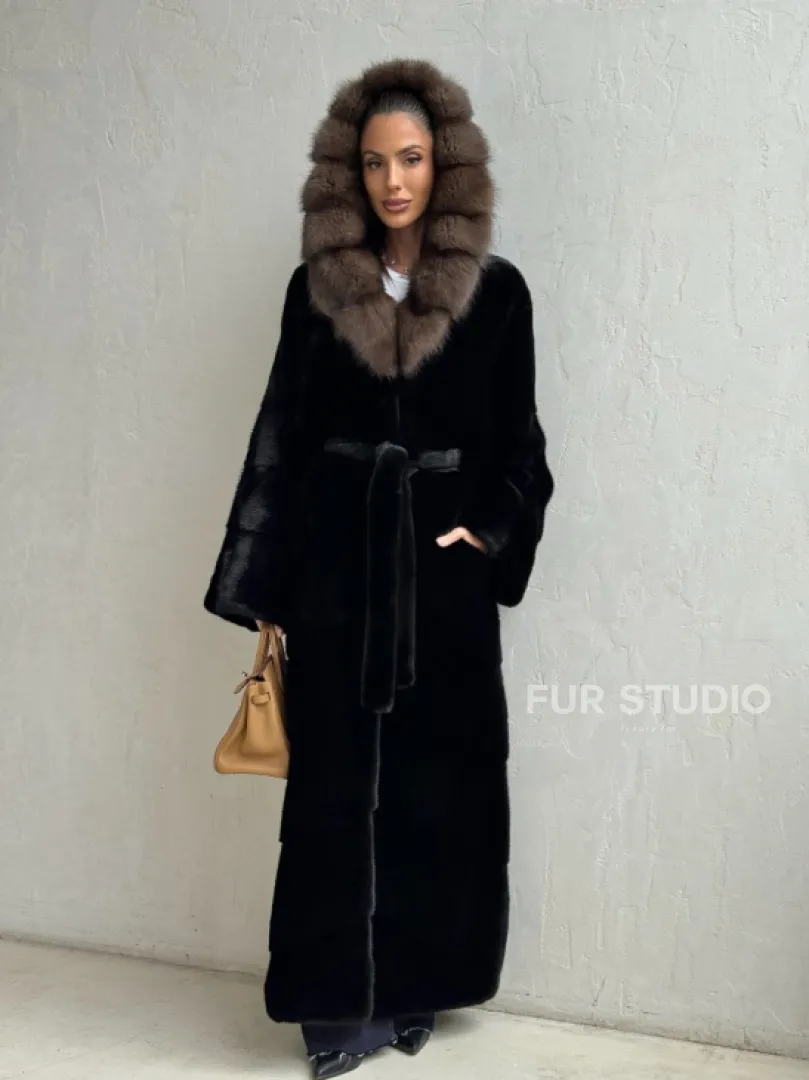 Длинная шуба из аукционного меха норки SAGA FURS
