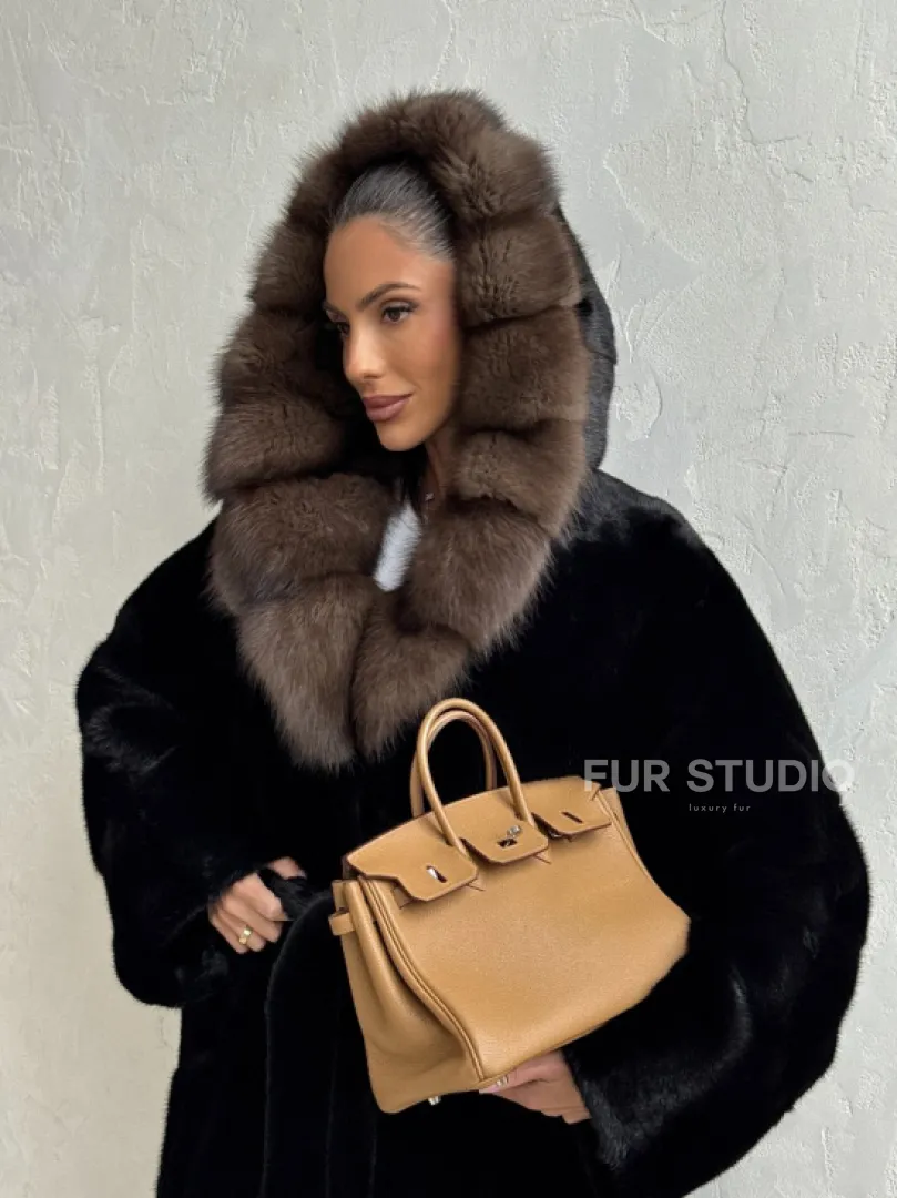 Длинная шуба из аукционного меха норки SAGA FURS
