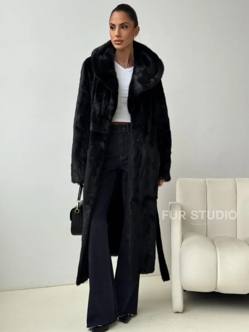 Черная норковая шуба с капюшоном