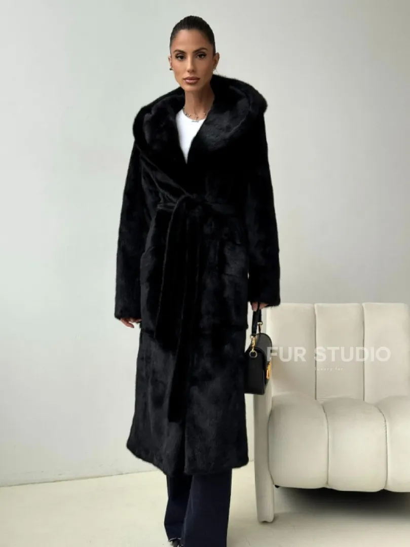 Черная норковая шуба с капюшоном