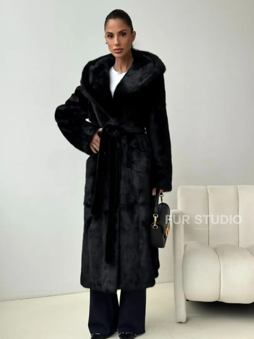 Черная норковая шуба с капюшоном