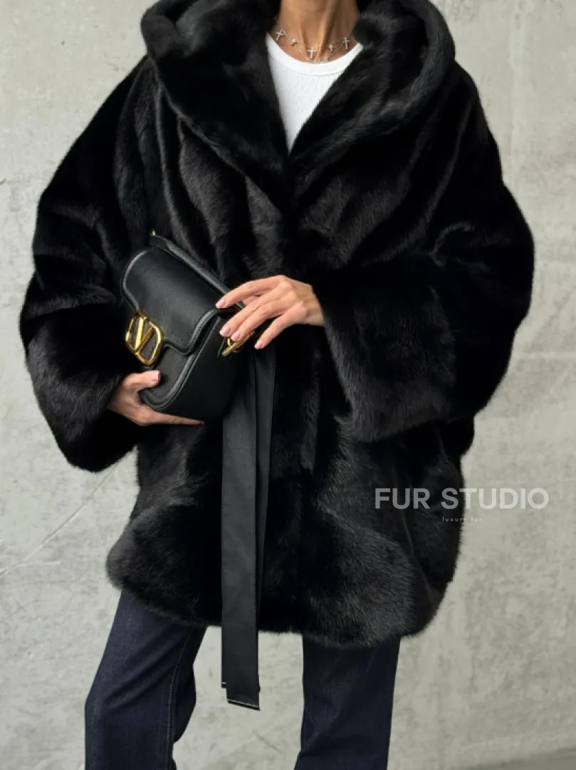 Полушубок черный норковый с капюшоном