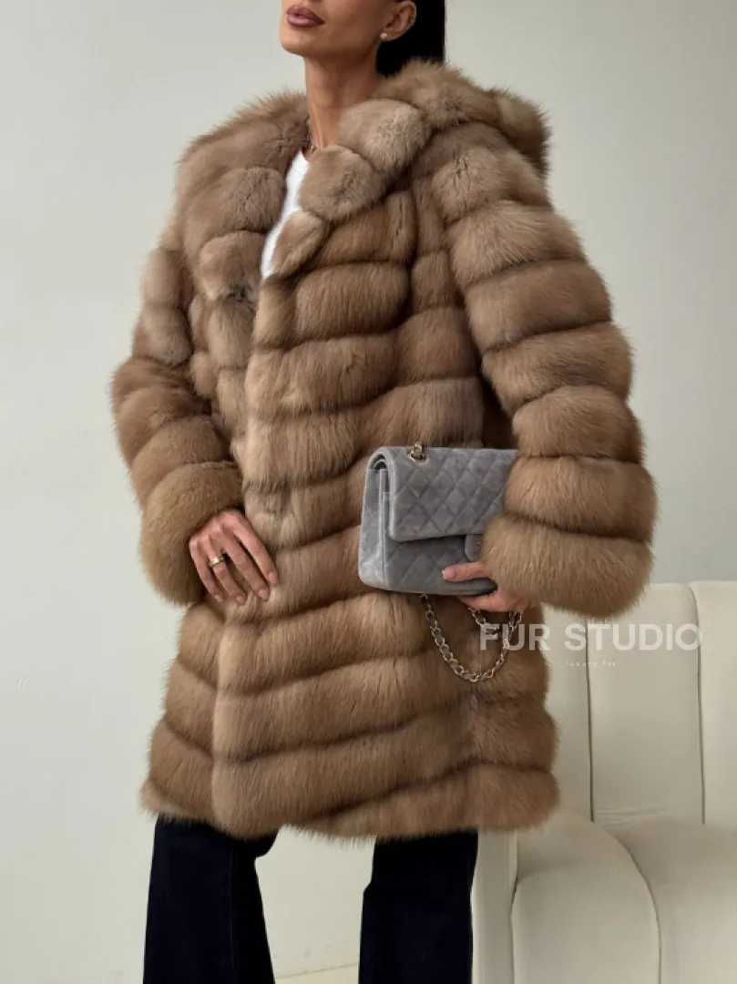 Шуба из куницы с капюшоном в цвете тор-тор