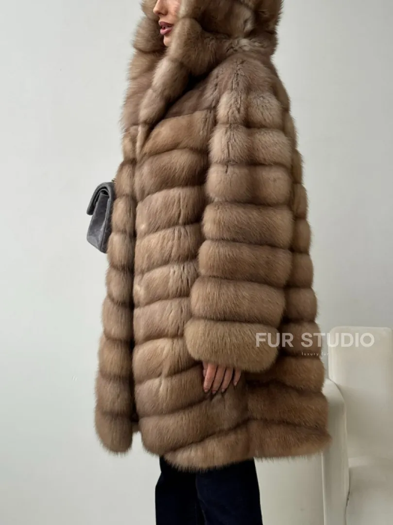 Шуба из куницы с капюшоном в цвете тор-тор