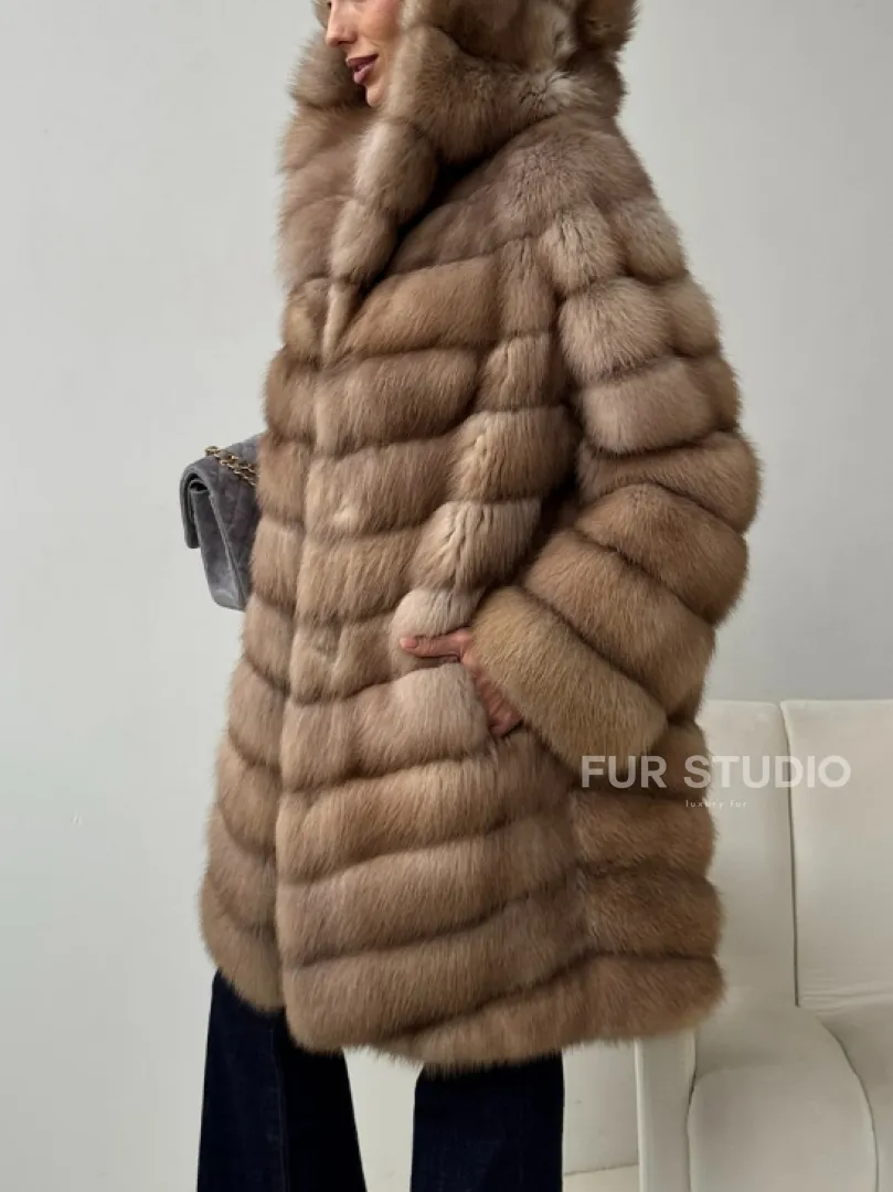 Шуба из куницы с капюшоном в цвете тор-тор