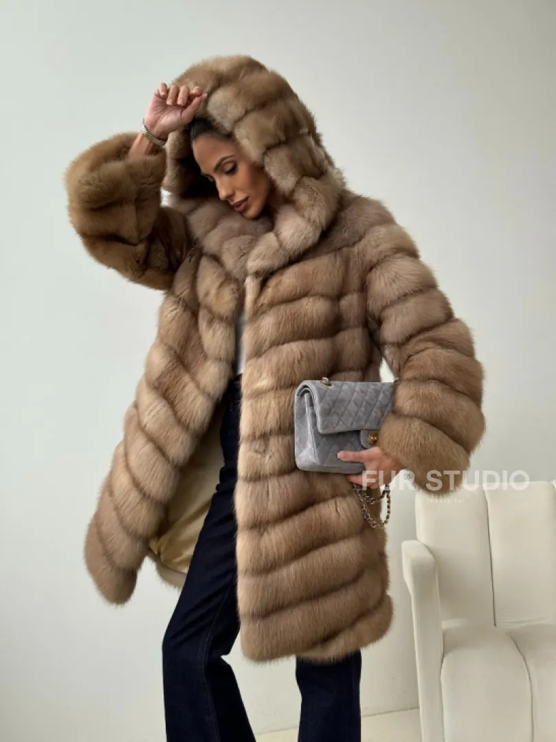 Шуба из куницы с капюшоном в цвете тор-тор