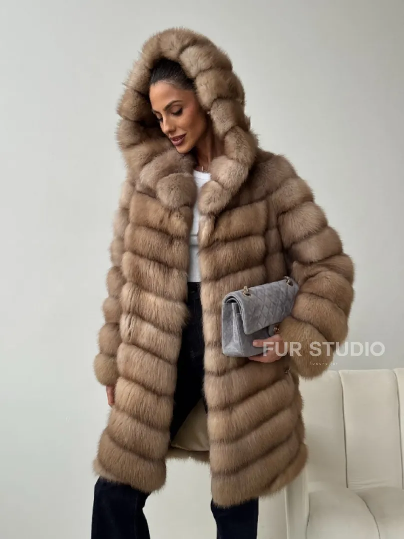 Шуба из куницы с капюшоном в цвете тор-тор