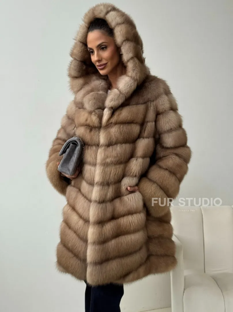 Шуба из куницы с капюшоном в цвете тор-тор