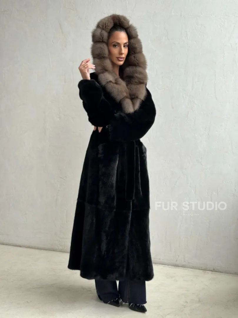 Черная норковая шуба с поясом - капюшон куница
