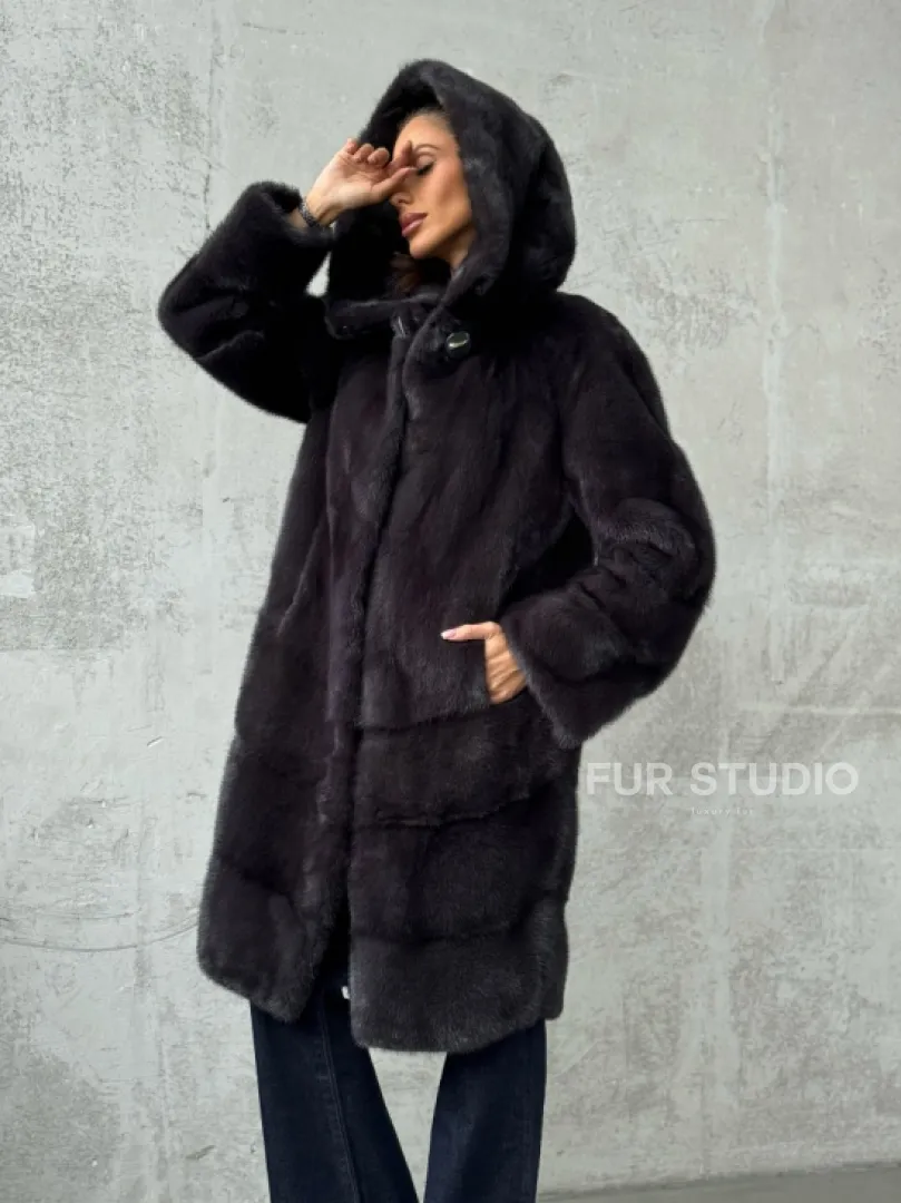 Женская норковая шуба с капюшоном