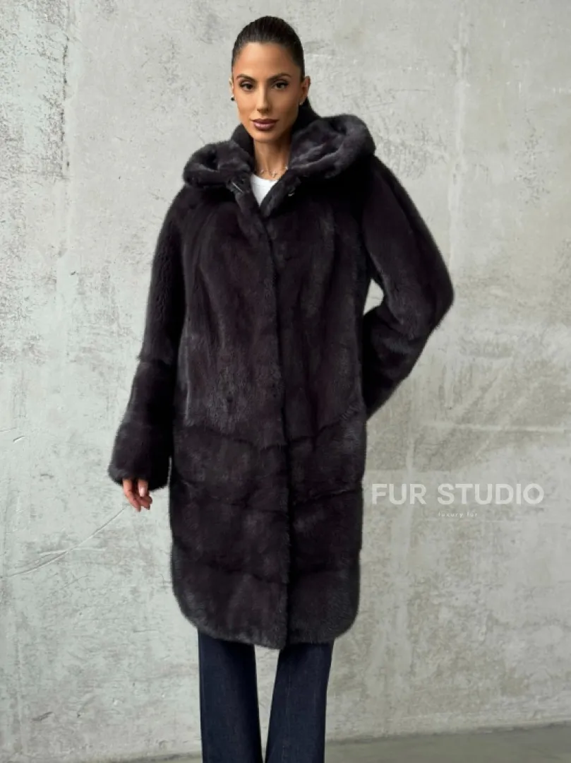Женская норковая шуба с капюшоном