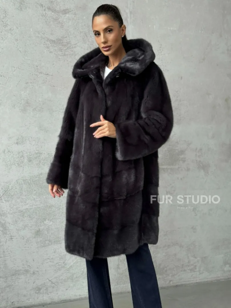 Женская норковая шуба с капюшоном