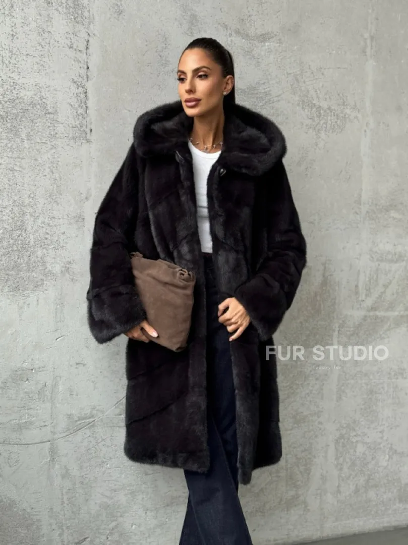 Норковая женская шуба с капюшоном