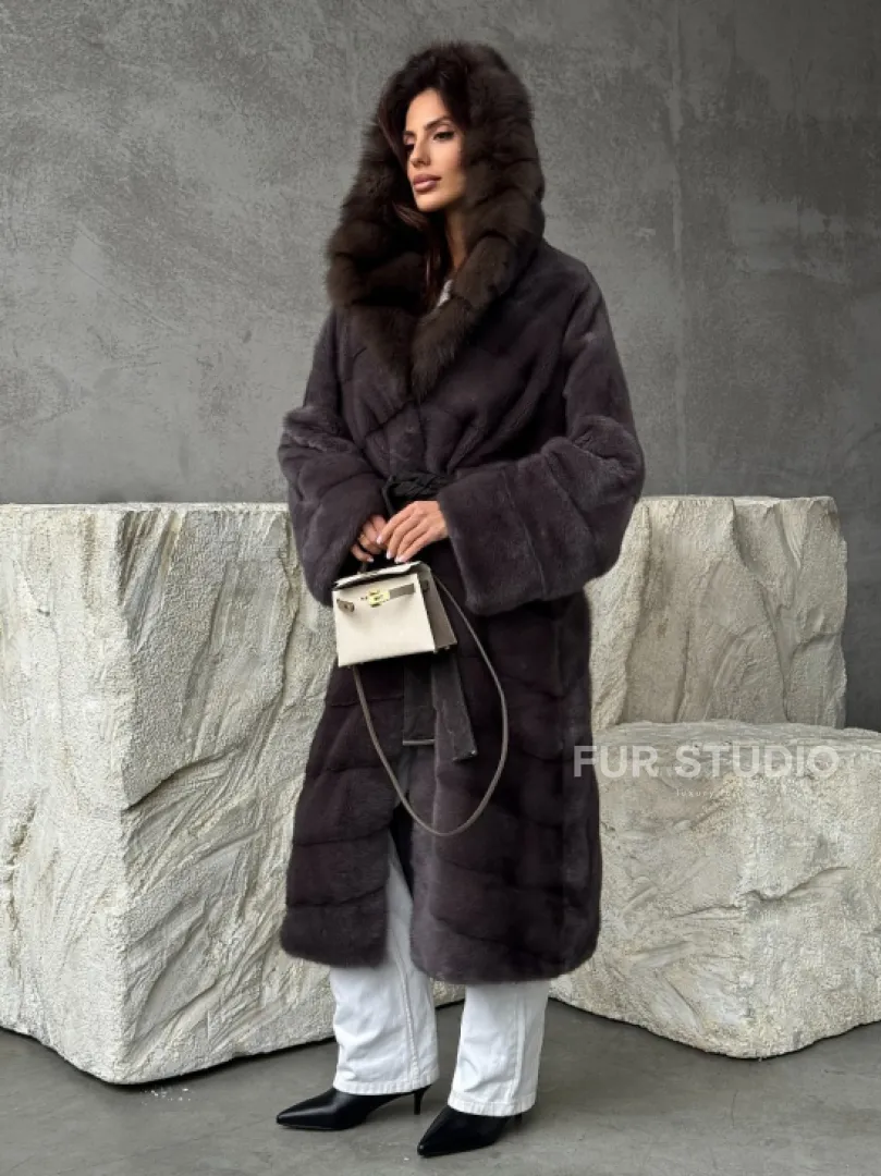 Шуба норковая графитовый ирис с капюшоном куницы