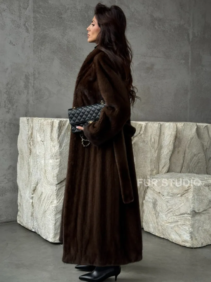 Пальто из норки с V-образным воротом