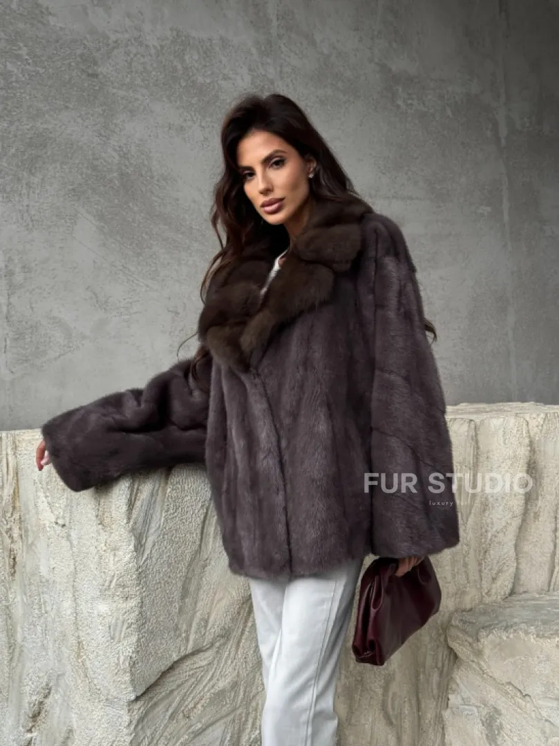 Норковый полушубок с воротником куница