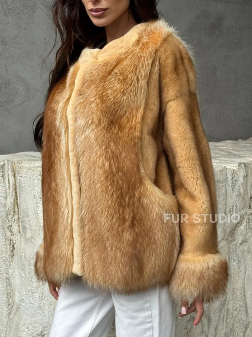 Норковый жакет с отделкой из меха енота