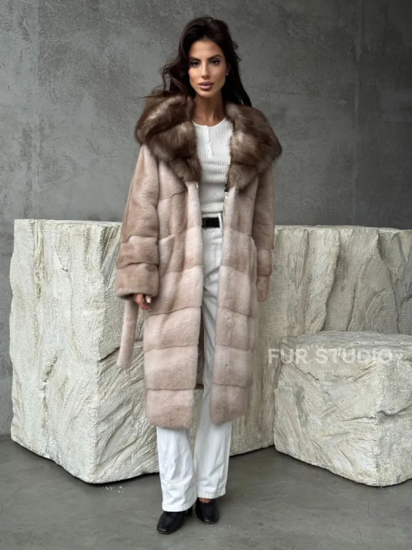 Норковая шуба с капюшоном из 