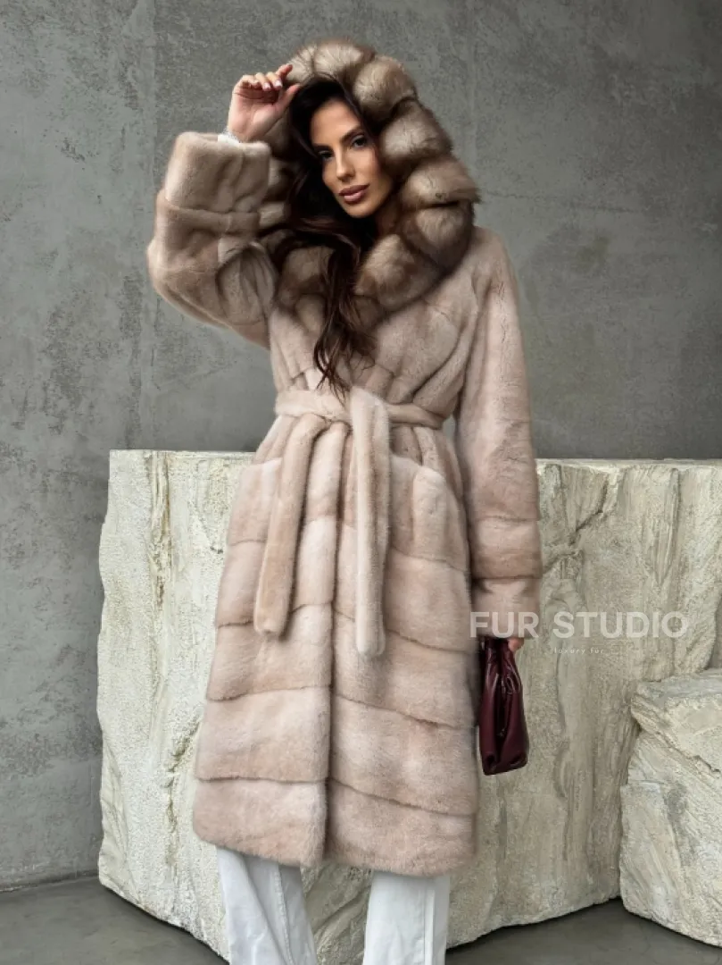 Норковая шуба с капюшоном из 