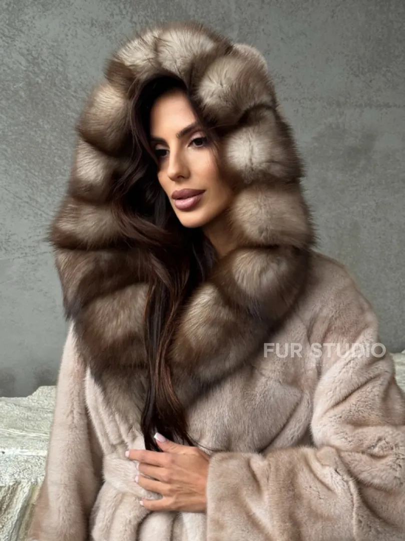 Норковая шуба с капюшоном из 