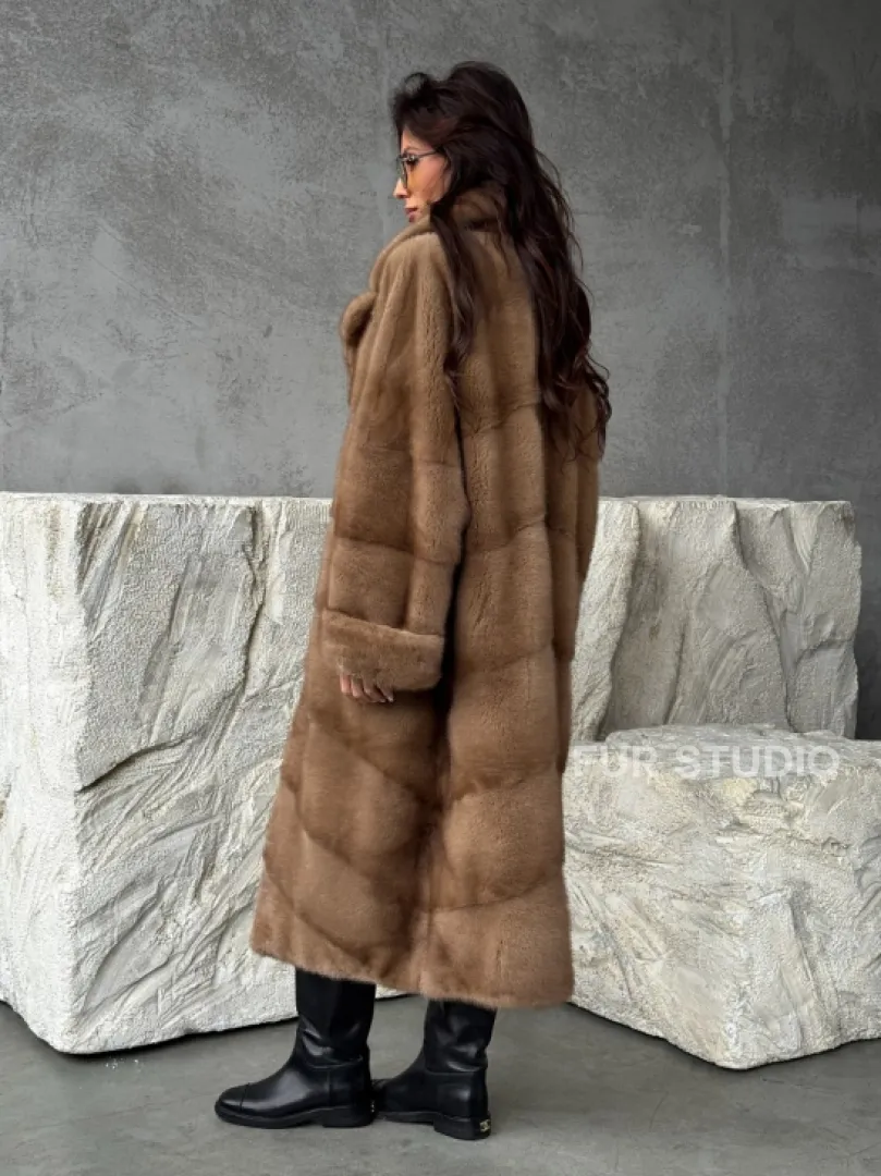 Бежевая норковая шуба oversize