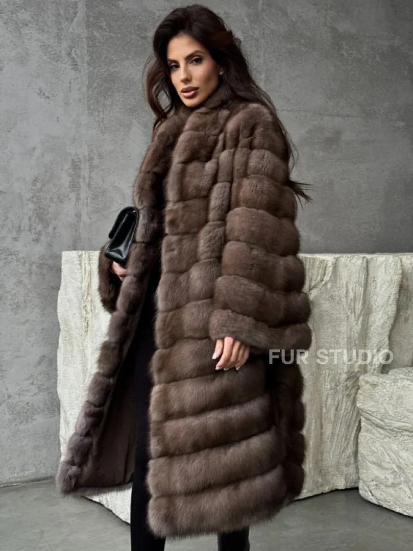 Шуба из куницы V-образный воротник