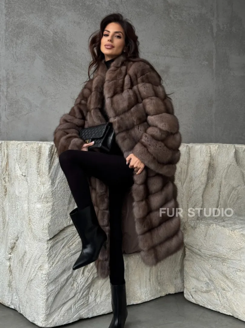 Шуба из куницы V-образный воротник