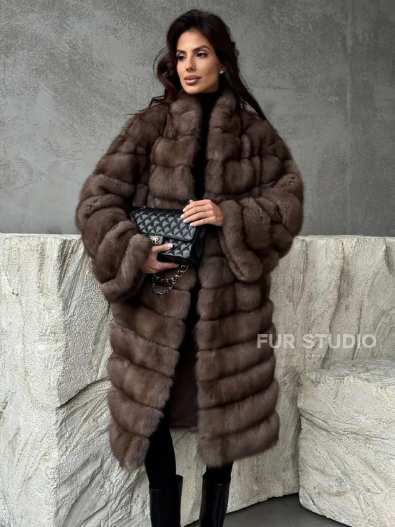 Шуба из куницы V-образный воротник