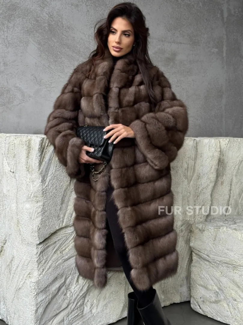 Шуба из куницы V-образный воротник