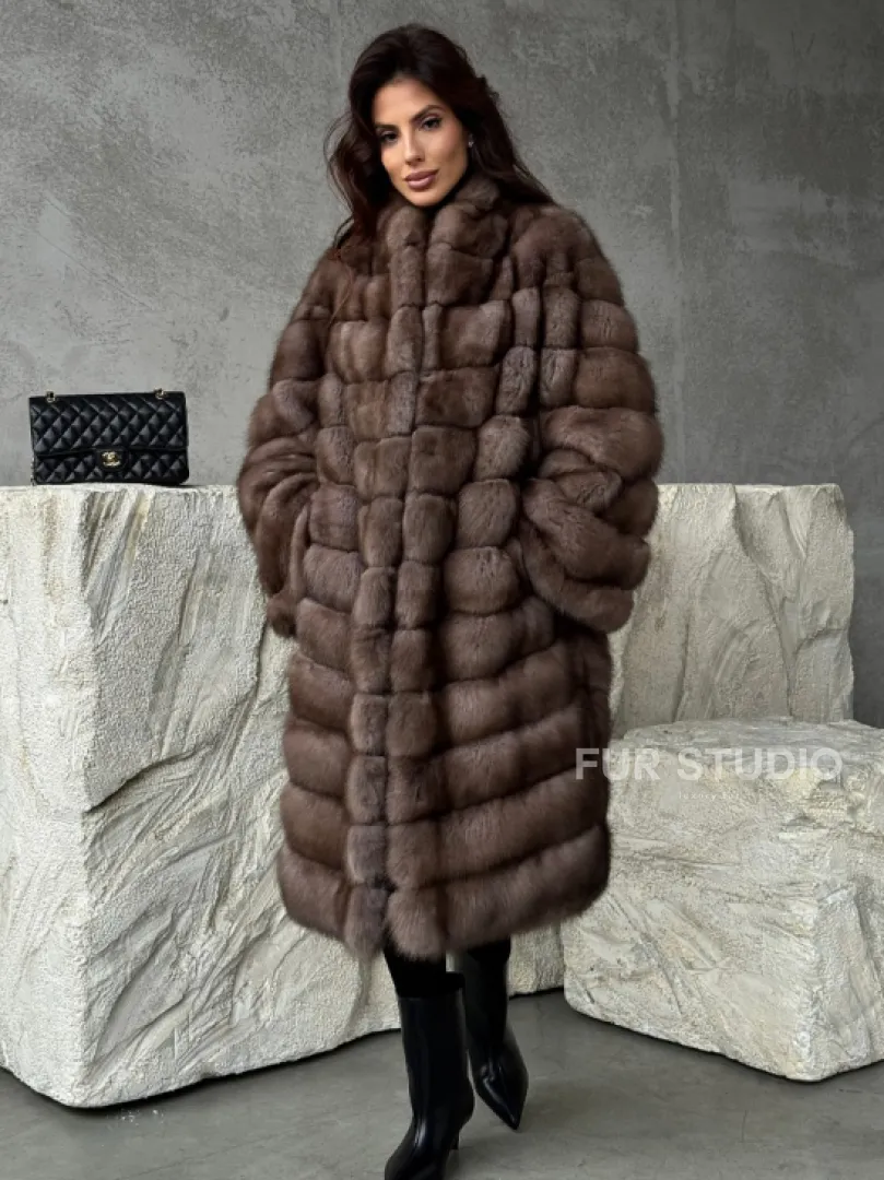 Шуба из куницы V-образный воротник