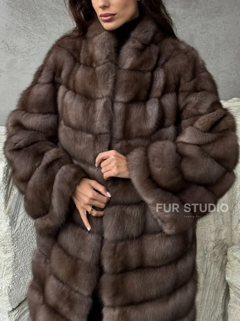 Шуба из куницы V-образный воротник