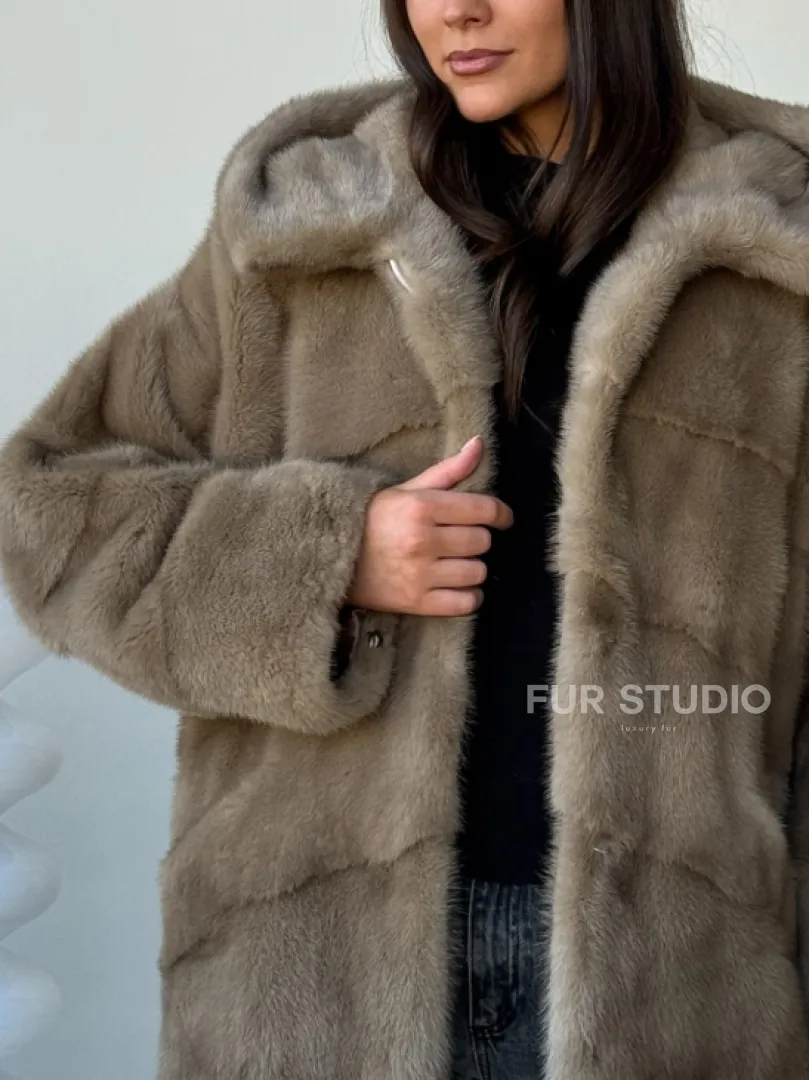 Короткая  норковая шуба с капюшоном