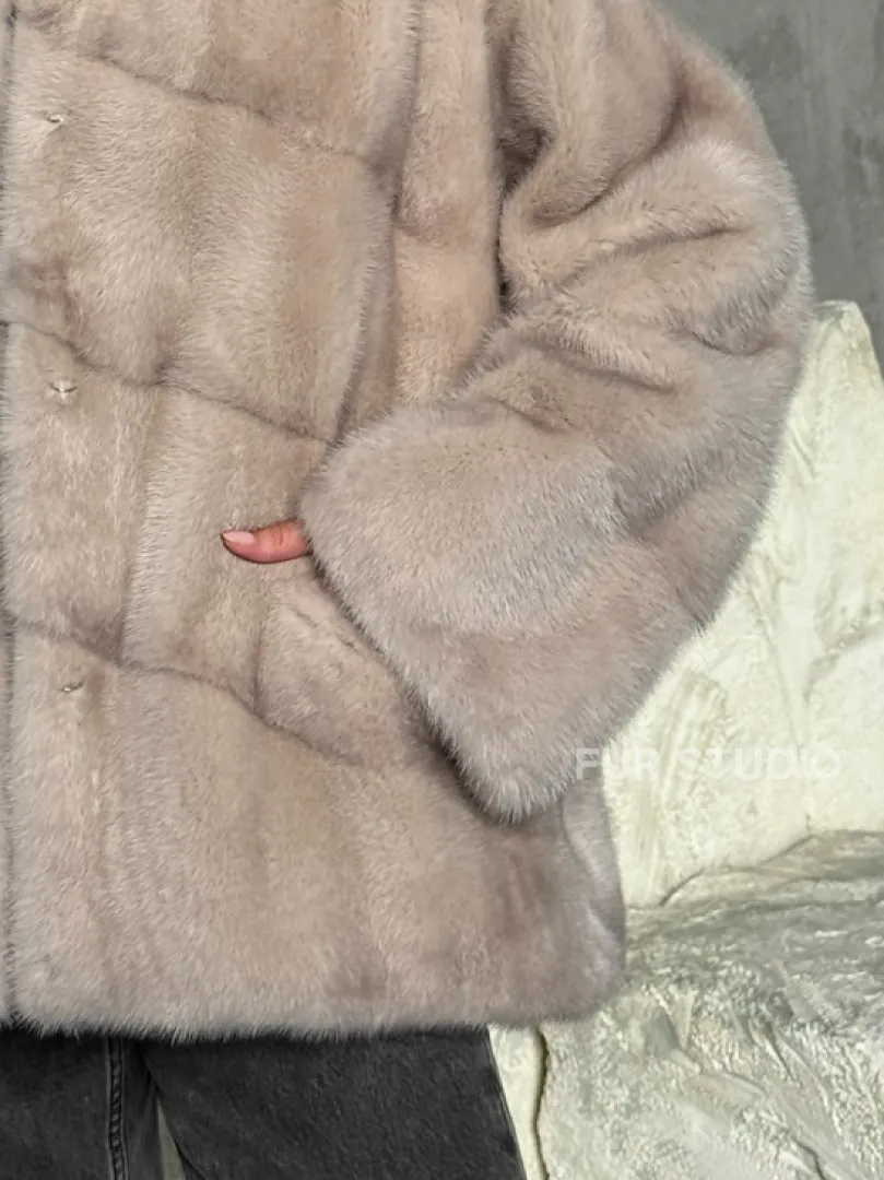Норковый полушубок с капюшоном в цвете пудра