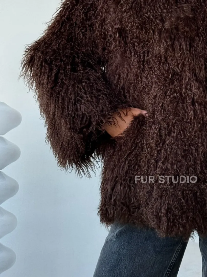 Коричневая шуба из ламы