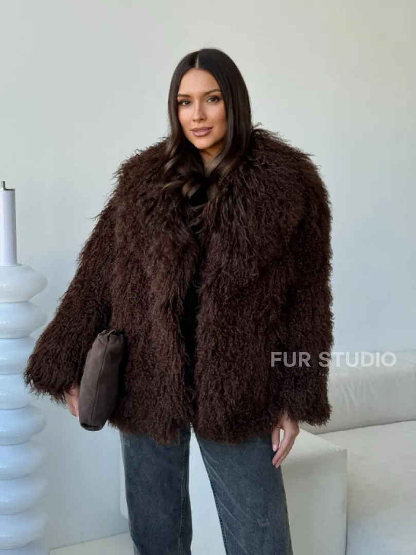 Коричневая шуба из ламы