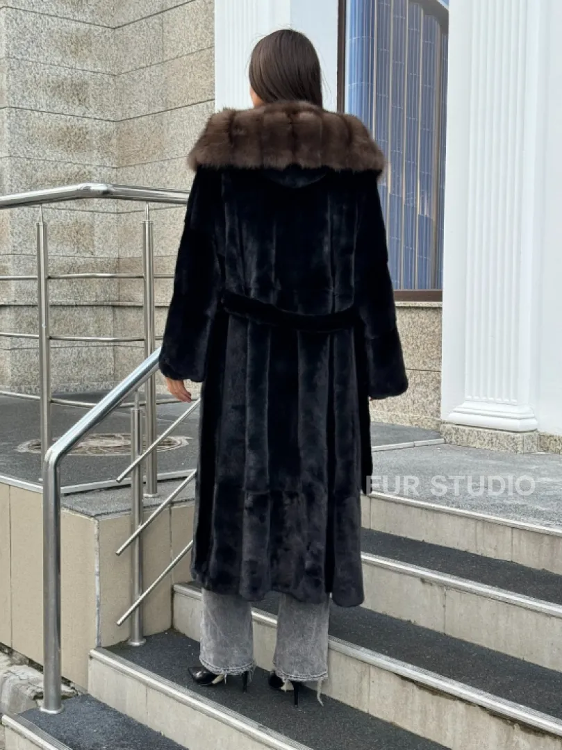 Черная норковая шуба с капюшоном куница