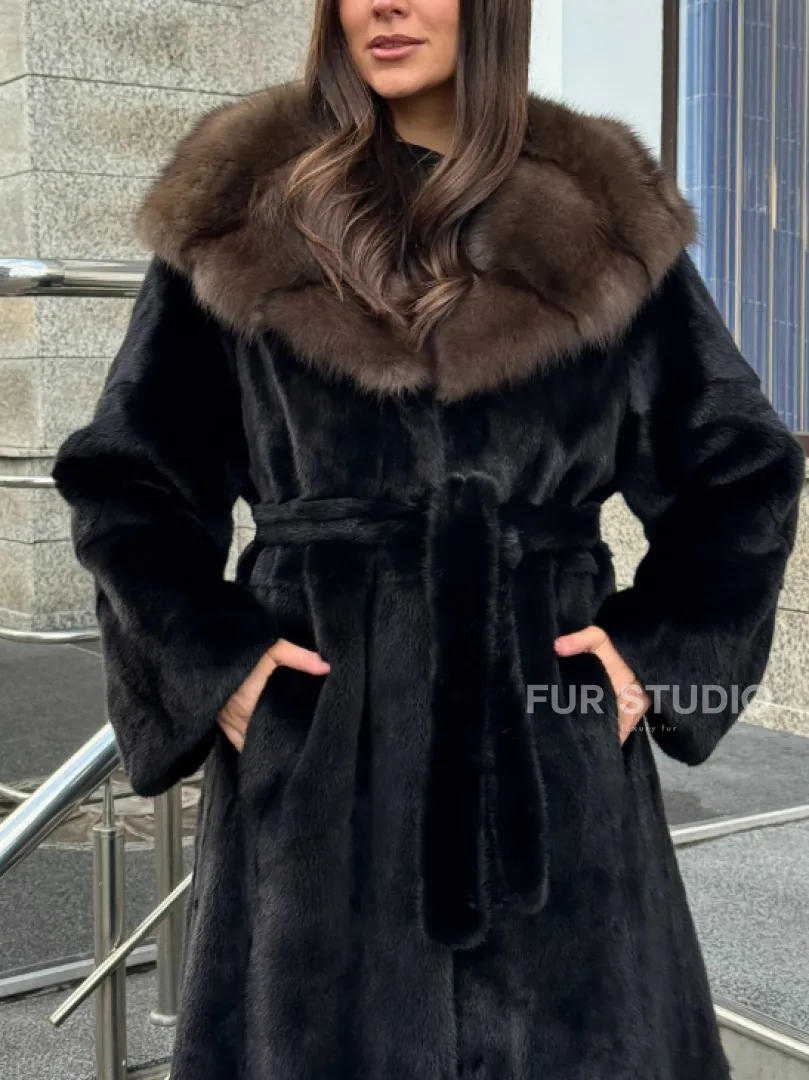 Черная норковая шуба с капюшоном куница