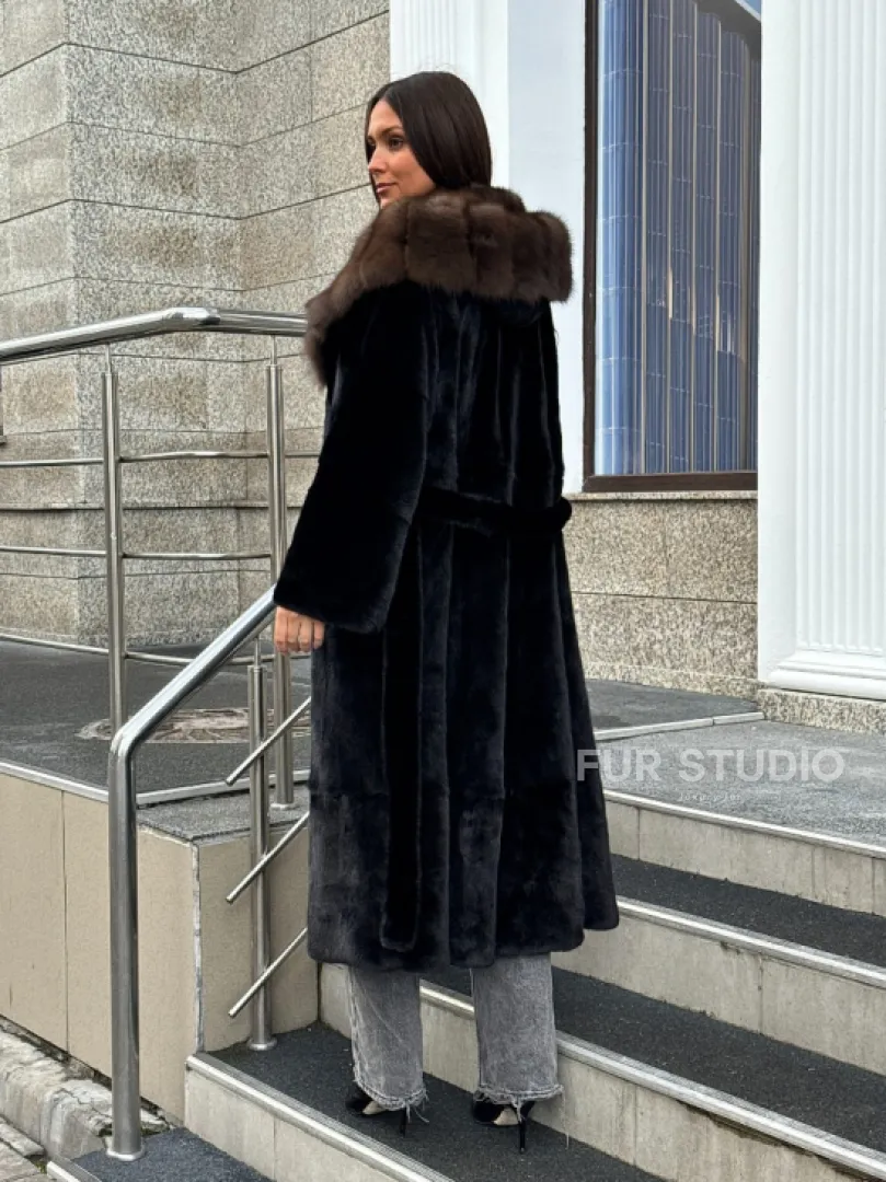 Черная норковая шуба с капюшоном куница