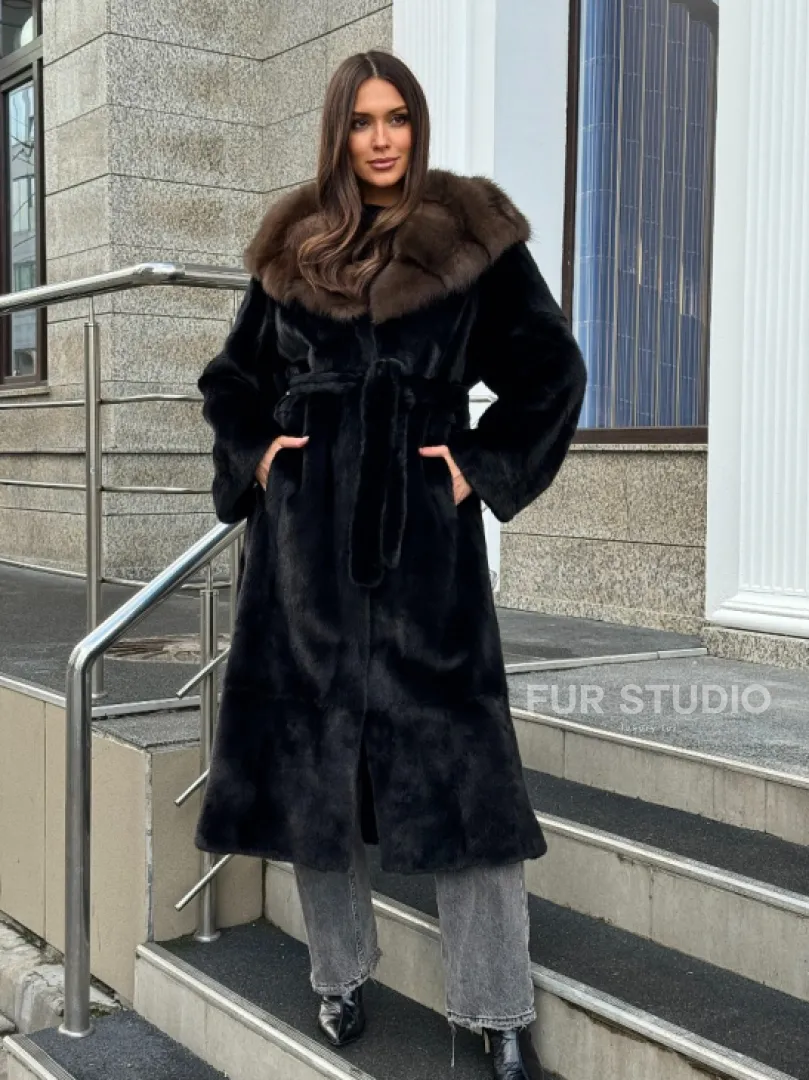 Черная норковая шуба с капюшоном куница