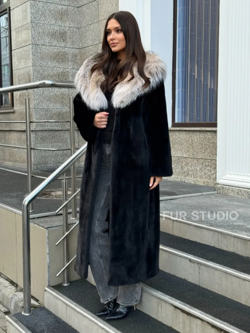 Черная норковая шуба с капюшоном из рыси