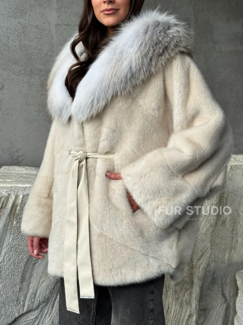 Светлая норковая шуба - летучка с капюшоном