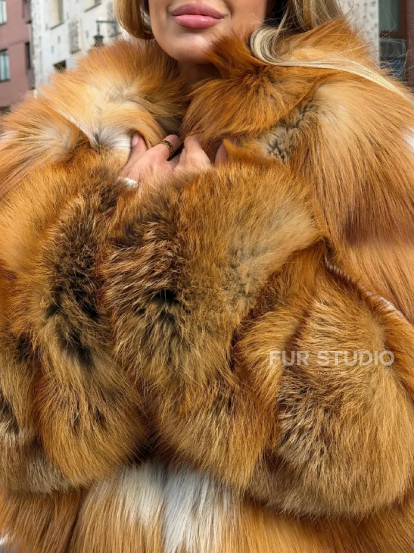Шуба из лисы с капюшоном