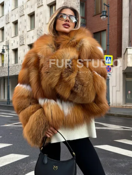 Шуба из лисы с капюшоном - фото 0