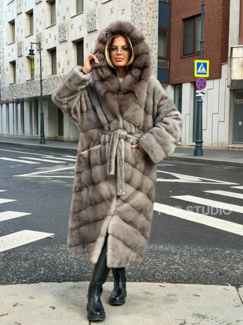 Шуба норковая женская с капюшоном куница