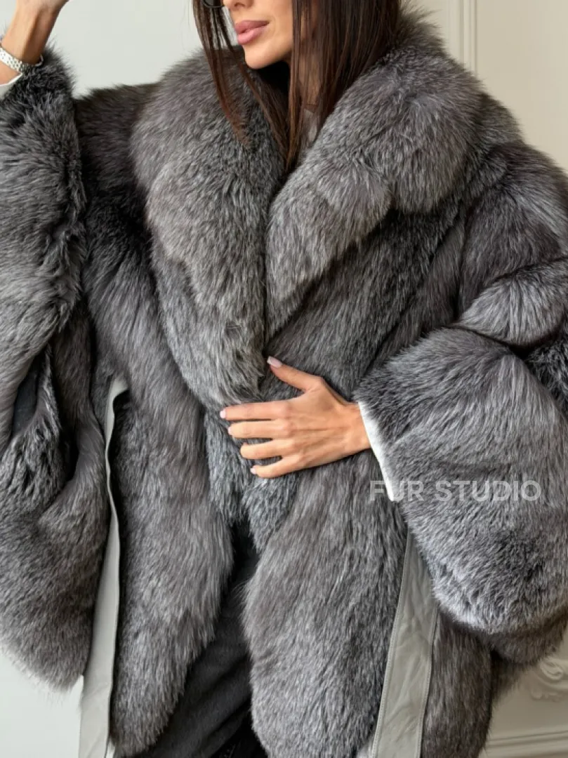 Шуба - пончо из лисы