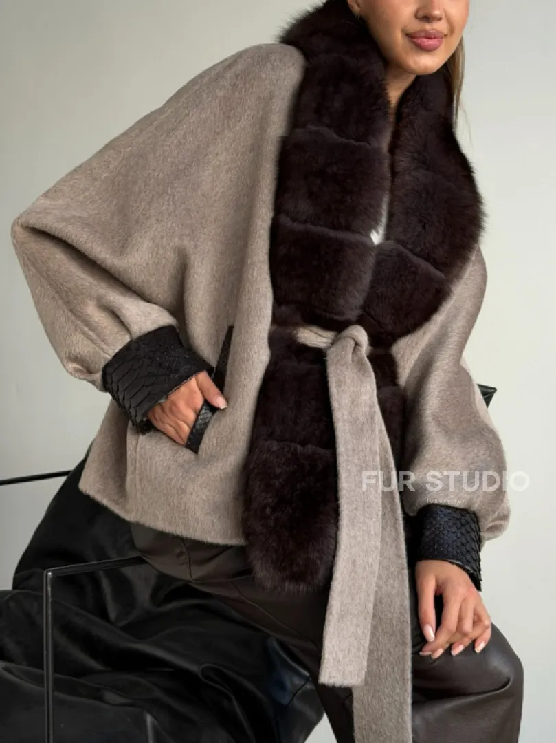 Пальто с мехом финского песца