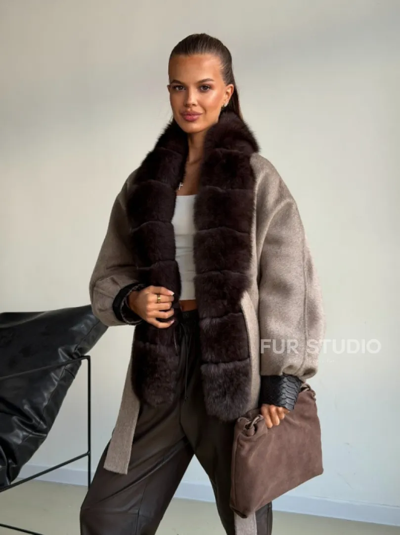 Пальто с мехом финского песца