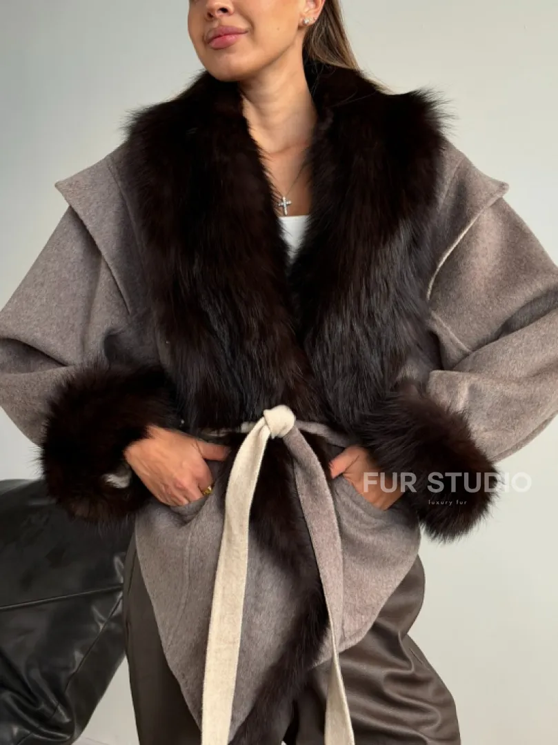 Пальто с мехом фишера
