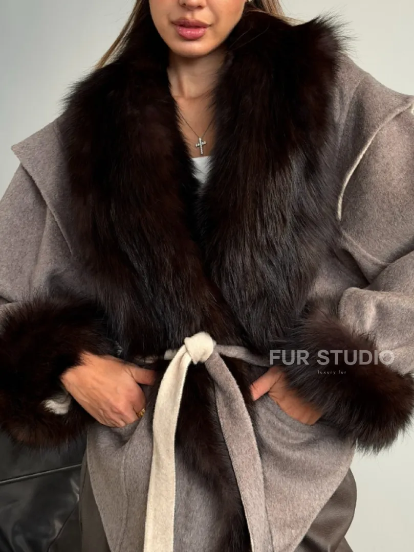Пальто с мехом фишера