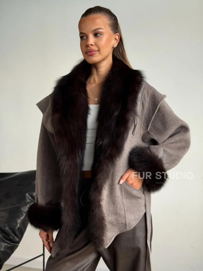 Пальто с мехом фишера